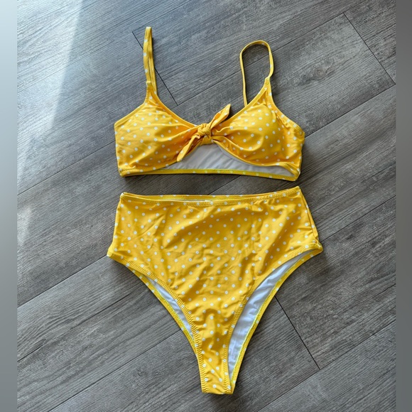 LAST PRICE🍒🤍 AMAZON polka dot high waist swimming set💛 - Picture 1 of 9